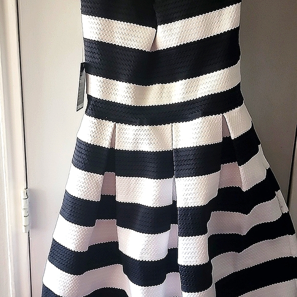 Express black & white strapless dress. - Picture 5 of 5